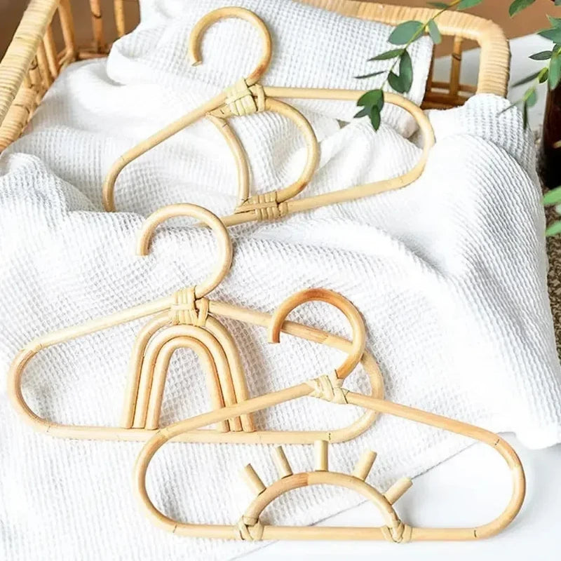 Cabide Infantil de Rattan com formatos