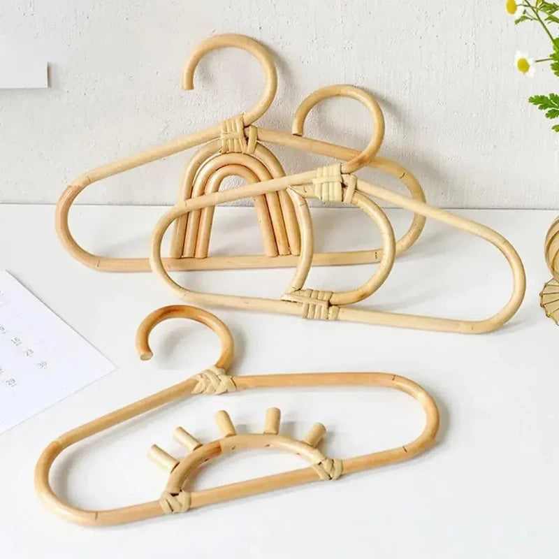 Cabide Infantil de Rattan com formatos