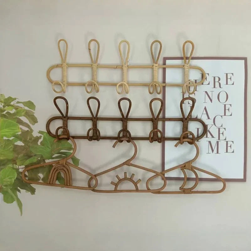 Cabide Infantil de Rattan com formatos