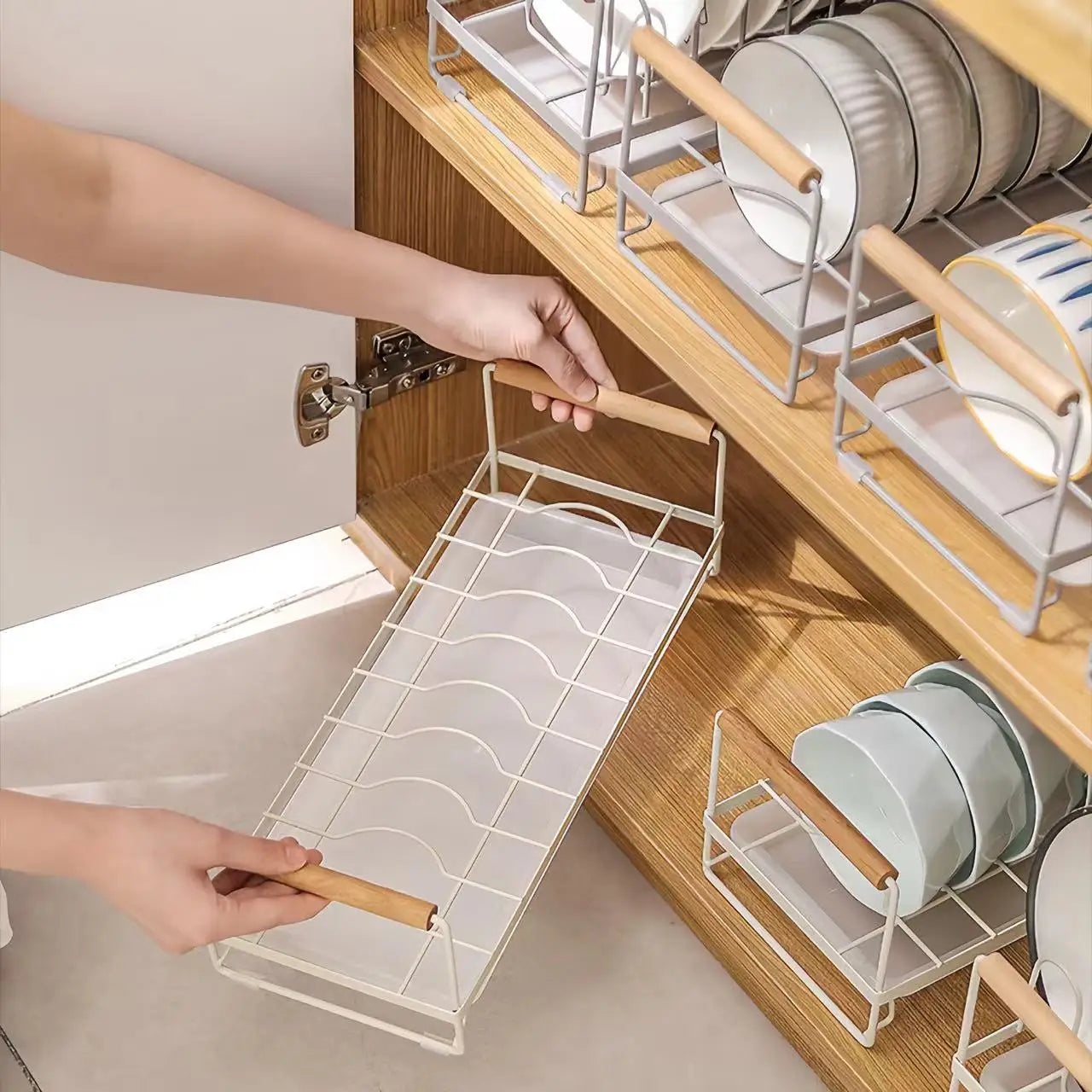 Rack escorredor de louças
Organizador de cozinha sem perfuração, ideal para secagem e armazenamento de tigelas e utensílios. Perfeito para bancadas ou armários domésticos.